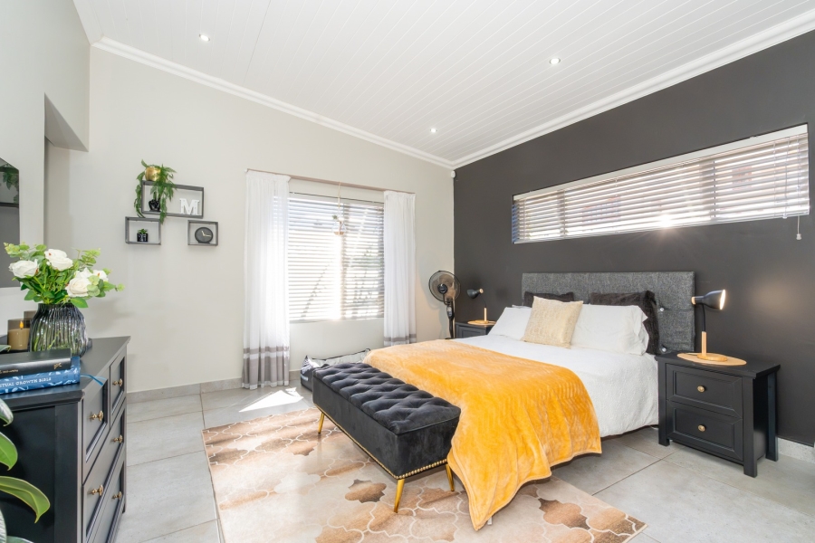 5 Bedroom Property for Sale in Myburgh Park Western Cape